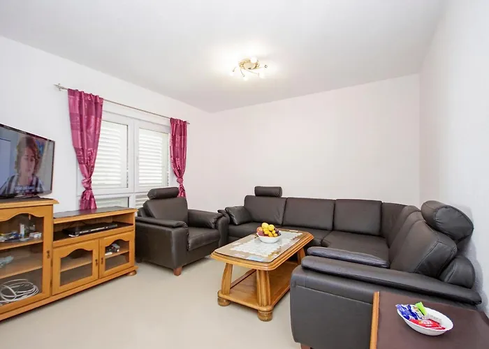 Cezar Μακάρσκα